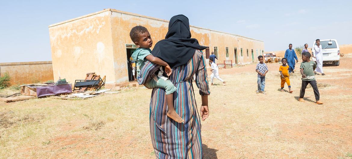 © UNICEF/Ahmed Mohamdeen Elfatih في شمال كردفان، تعاني العائلات من صعوبة إيجاد الطعام بعد فقدان مصادر رزقها، كما أن المرافق الصحية والمدارس معطلة عن العمل.