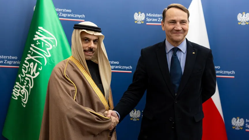 فيصل الفرحان وزير الخارجية السعودي مع نظيره البولندي