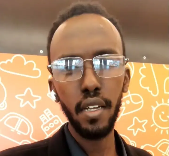 شاب سوداني عالق بمطار اسطنبول